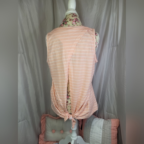 NWT, Mountain & Isles Top Size Lg - Picture 3 of 5